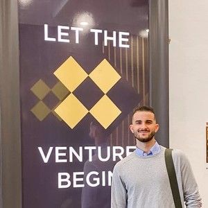 Meet your Posher, Johnny